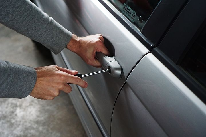 Broken-Car-Key-Extraction--in-Ripley-Tennessee-broken-car-key-extraction-ripley-tennessee.jpg-image